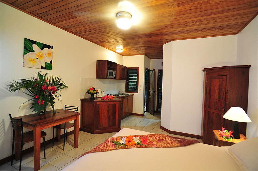 Poppy'S On The Lagoon Port Vila Exterior photo
