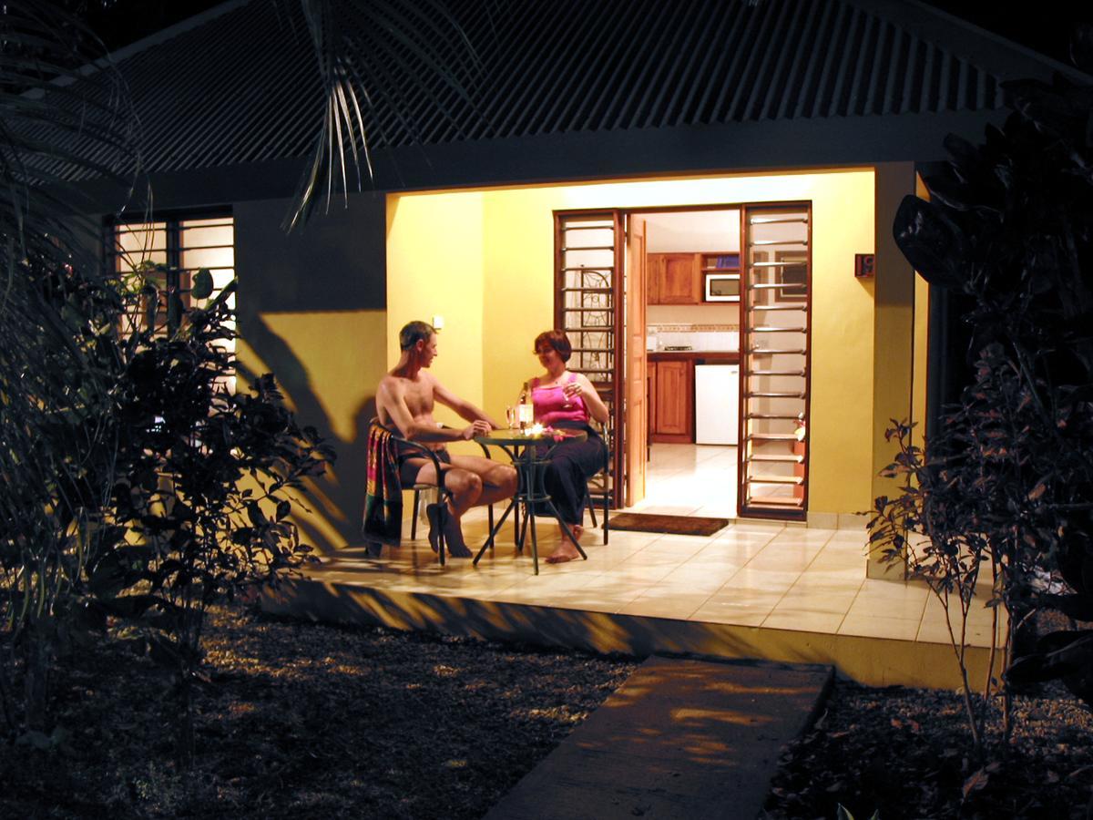 Poppy'S On The Lagoon Port Vila Exterior photo