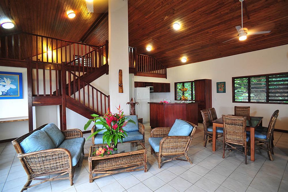 Poppy'S On The Lagoon Port Vila Exterior photo