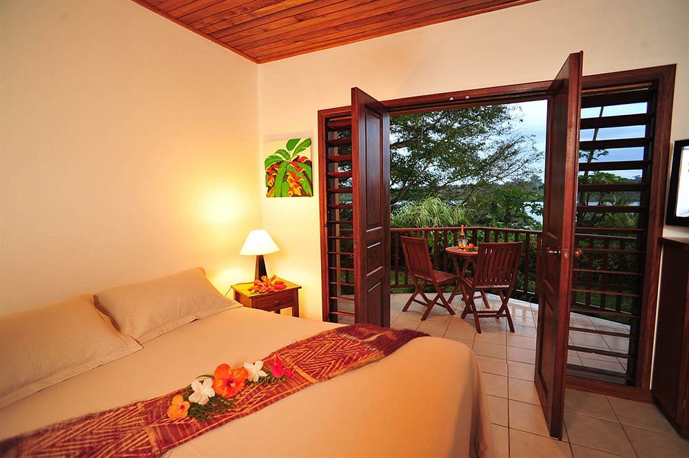 Poppy'S On The Lagoon Port Vila Exterior photo